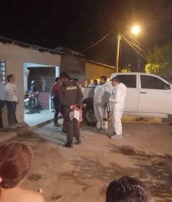 Hombre muere de infarto al ver que su hijo se suicidó en su casa en