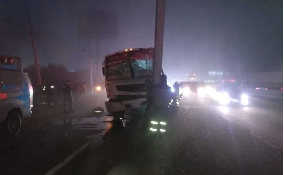 Ruta Urbana Choca Y Deja Pasajeros Lesionados En La Carretera A