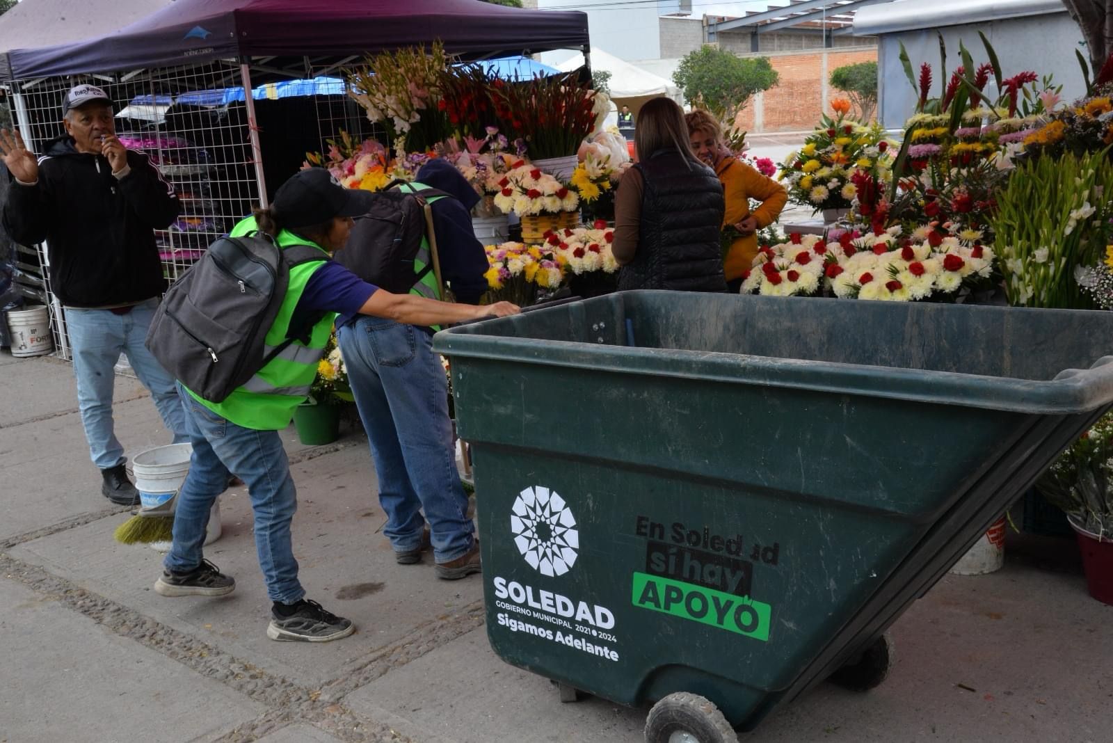 Hasta 30 Toneladas De Basura Se Generaron En Panteones De SGS Por El