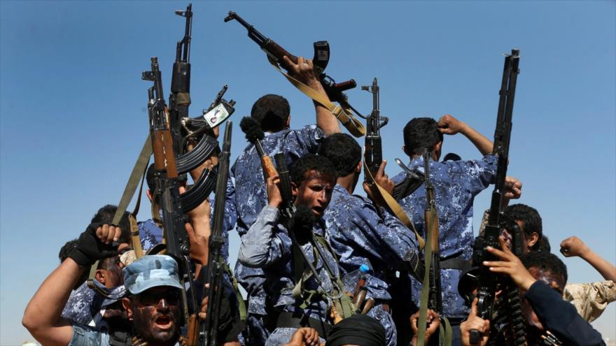 Yemeníes capturan colina estratégica en Shabwa, rica en petróleo