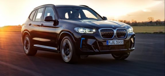 BMW iX3 2022 llega con una nueva cara y mayores tecnologías