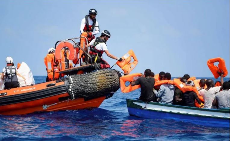 Mueren 29 migrantes africanos en viaje a Islas Canarias