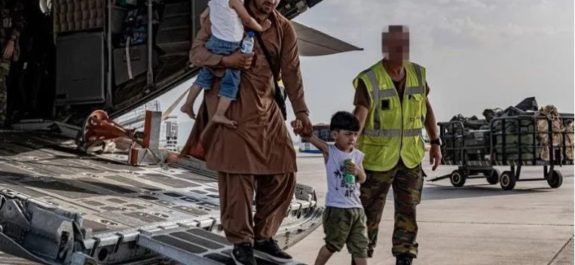 Mueren tres personas que esperaban a ser evacuadas en Kabul, reportan medios