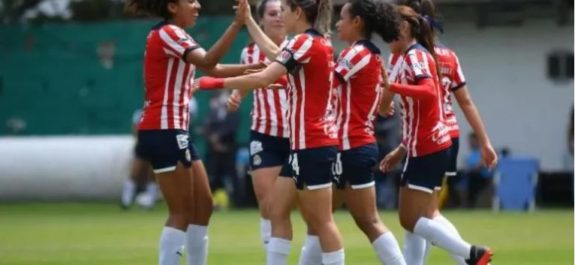 Chivas femenil derrota a Mazatlán y es líder