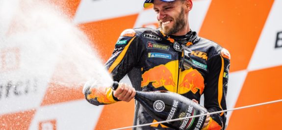 Gran carrera en Austria, el piloto sudafricano Brad Binder gana el Gran Premio de MotoGP