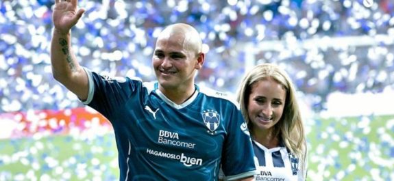 Chupete Suazo a su llegada a Raya2: "A Monterrey no le puedo decir que no"