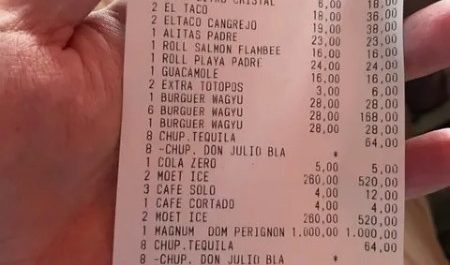 Hombre paga 100 mil pesos por cenar solo hamburguesas