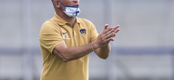 Lillini dedica victoria a la afición de Pumas