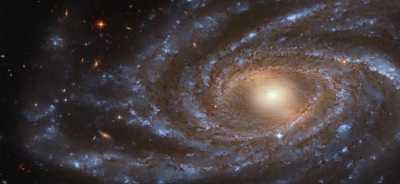 NASA captura nueva imagen de una impresionante galaxia espiral