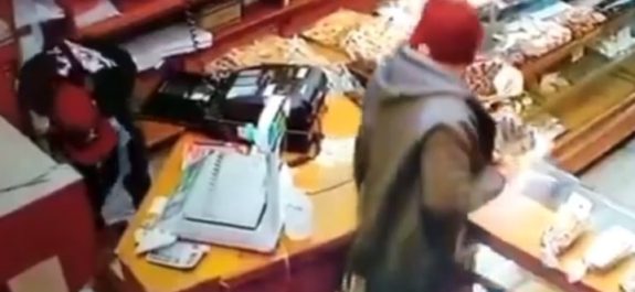 Ladrones roban en pastelería de avenida San Pedro