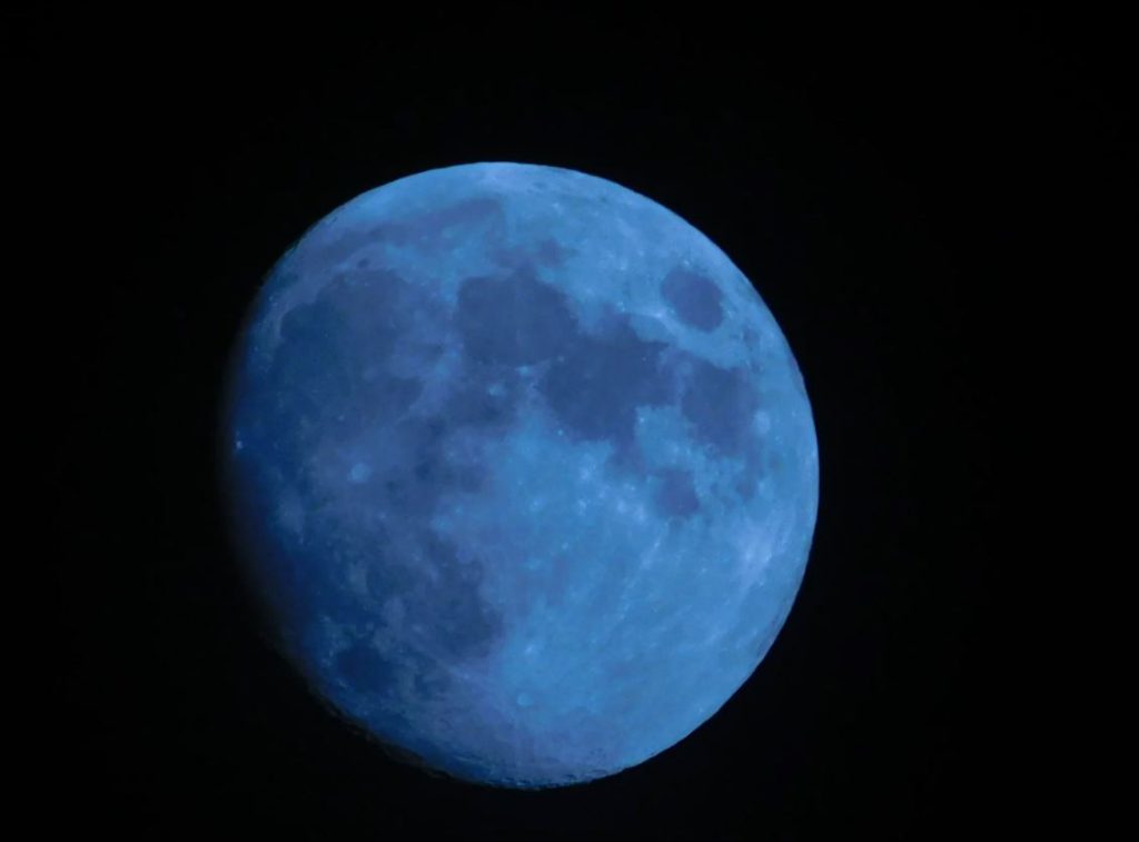 luna azul