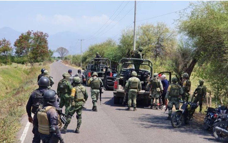 Civiles armados atacan a militares en Michoacán; hay siete muertos