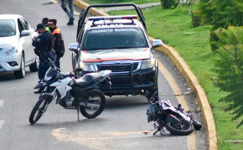 Motociclista derrapa y pierde la vida tras fuerte choque sobre Avenida Peñón en Chimalhuacán, Edomex