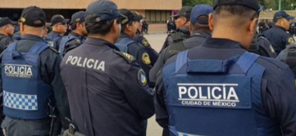 Ex policía de la SSC acusado de extorsión enfrentará proceso en libertad