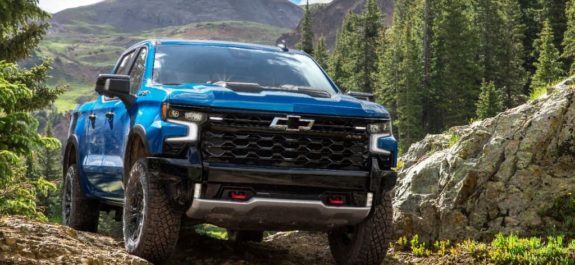 Chevrolet Silverado 2022 se presenta con paquete ZR2 y rediseño interior