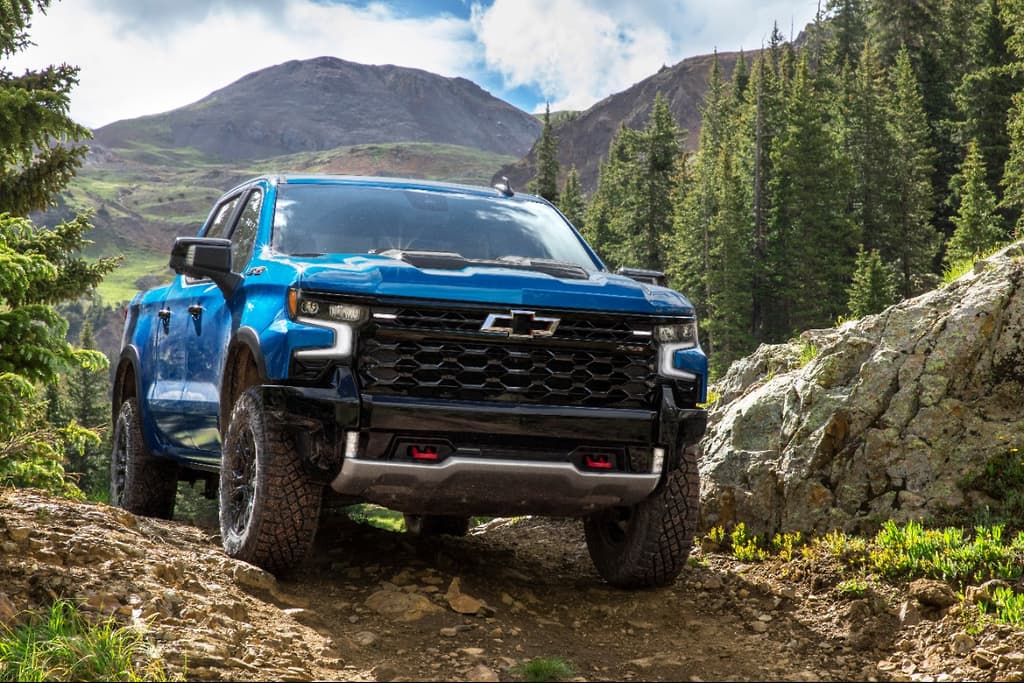 Chevrolet Silverado 2022 se presenta con paquete ZR2 y rediseño interior