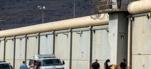 Escapan 6 palestinos de prisión israelí a través de túnel bajo lavabo