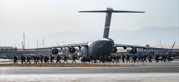 EEUU sacó espías de Afganistán pero no evacuó a sus intérpretes