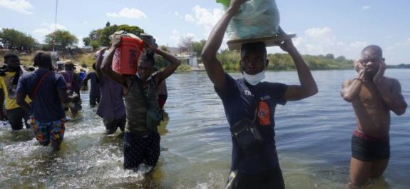 EU cierra parte de frontera con México para detener entrada de haitianos