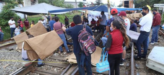 IP urge al gobierno que libere vías férreas de Michoacán bloqueadas por la CNTE