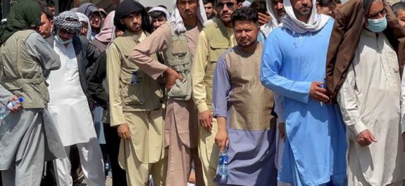 Talibanes culpan a EU por retrasar reconstrucción de Afganistán