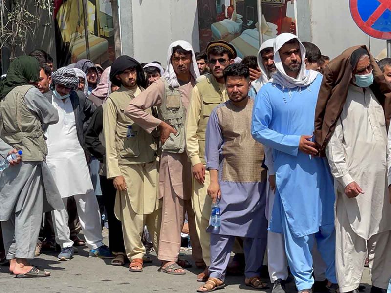 Talibanes culpan a EU por retrasar reconstrucción de Afganistán