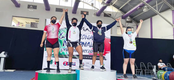 Mariana Meza se coronó campeona nacional en levantamiento de pesas