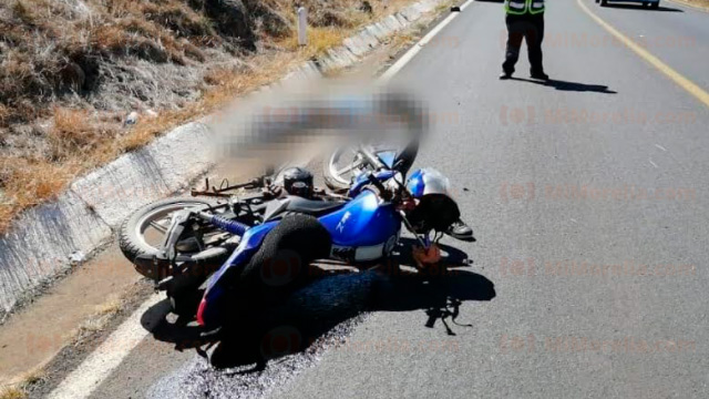 Motociclista muere tras choque con autobús “pollero”