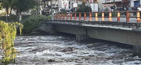 Turista muere ahogado en río de Hidalgo al tratar de rescatar a su hijo