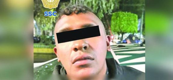 Atoran a narcomenudista con droga y arma; lo acusan de balear a tres en Azcapo