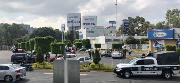 Asesinan a mujer afuera de tienda de autoservicio en Miramontes