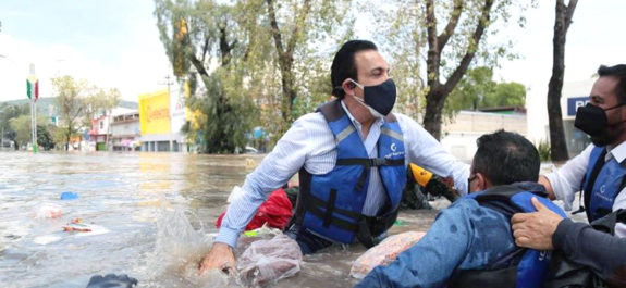 En Tula, se hunde lancha en la que iba Omar Fayad; van 17 muertos por inundaciones