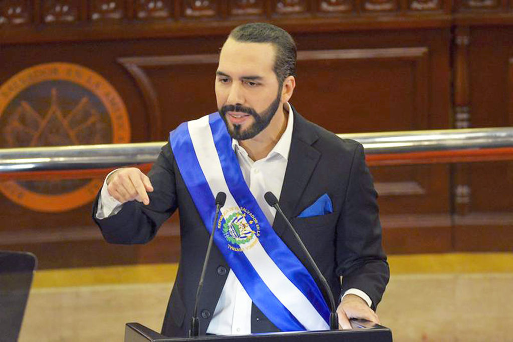 Nayib Bukele se autoproclama "dictador" de El Salvador en Twitter