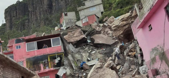 Incansable búsqueda de mujer y sus dos hijos en Chiquihuite