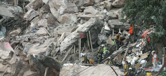 Tres personas continúan desaparecidas tras derrumbe en Cerro del Chiquihuite