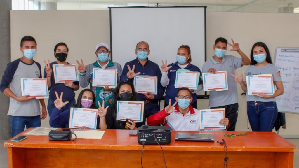 Concluyen con éxito el primer modulo del curso de lengua de señas mexicana