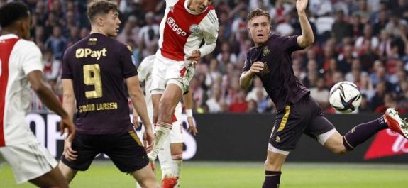 Edson Álvarez marcó gol; Ajax, 30 tantos en siete partidos