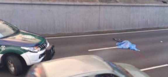 Muere hombre sobre carriles del Viaducto; al parecer se suicidó