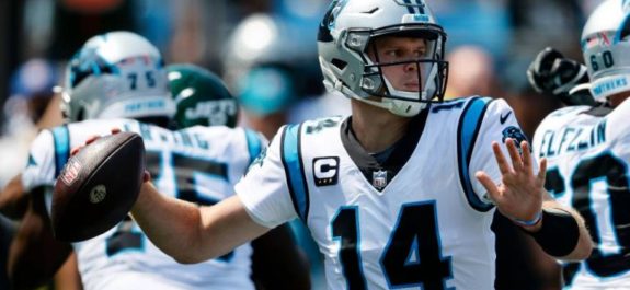 Panthers consiguen su primer triunfo inaugural desde 2018 ante los jets