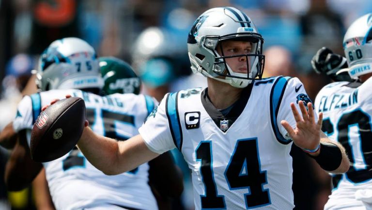 Panthers consiguen su primer triunfo inaugural desde 2018 ante los jets