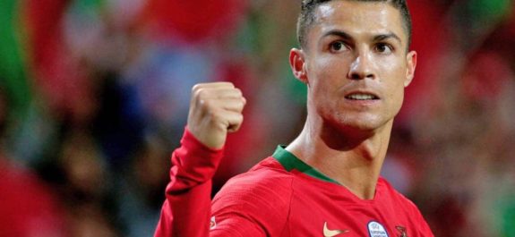 Cristiano Ronaldo superó a Lionel Messi como el jugador mejor pagado del mundo