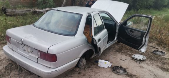 Encuentran vehículos abandonados con reporte de robo robados