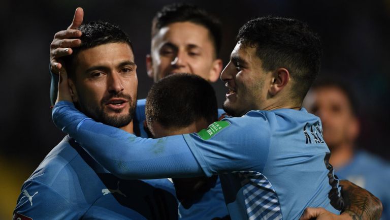 Uruguay volvió a la  victoria tras golear a Bolivia en eliminatoria