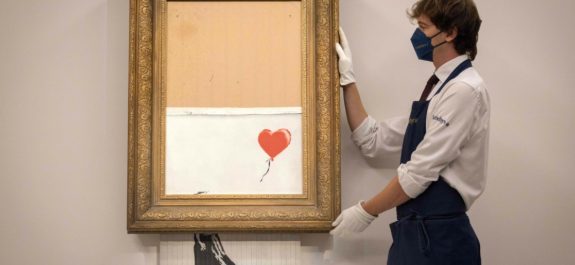 Vuelve a subasta cuadro de Banksy parcialmente destruido