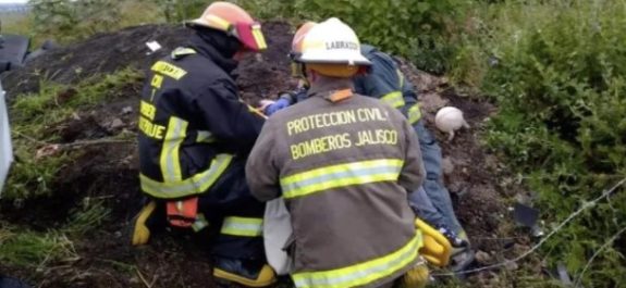 Accidente en carretera Tepatitlán-Zapotlanejo deja tres muertos y 11 heridos