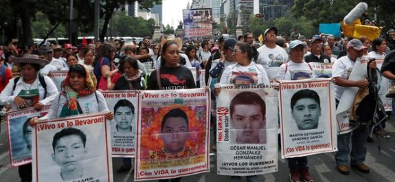 El tiempo pasa, pero el olvido nunca llegará: normalistas de Ayotzinapa