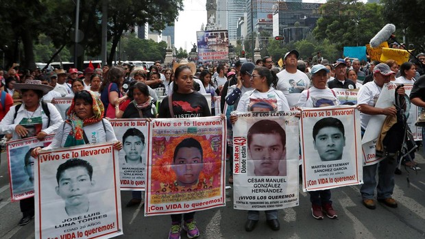 El tiempo pasa, pero el olvido nunca llegará: normalistas de Ayotzinapa