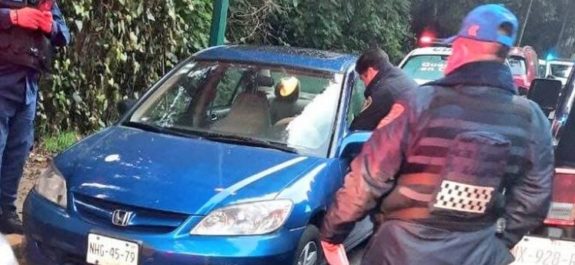 A balazos asesinan a un hombre dentro de un auto en Cuajimalpa