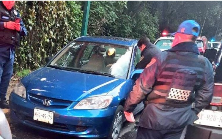 A balazos asesinan a un hombre dentro de un auto en Cuajimalpa