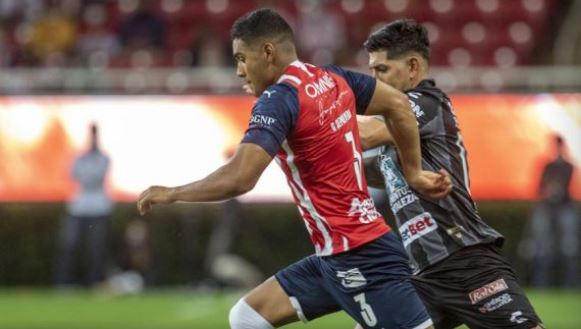 Chivas rescató la victoria ante Pachuca a una semana del Clásico Nacional